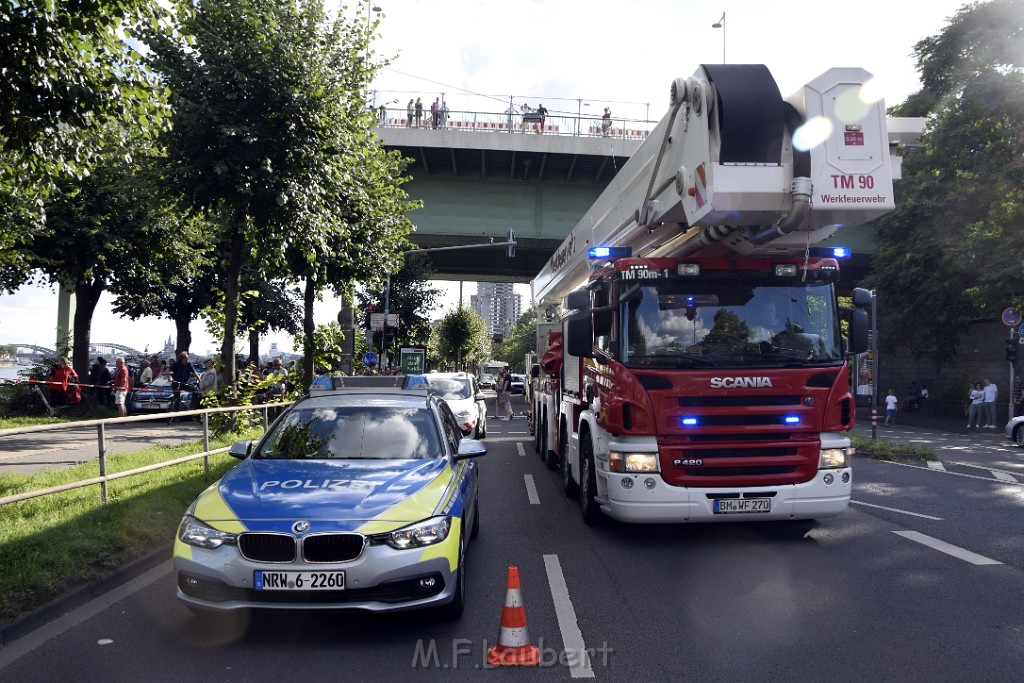 Koelner Seilbahn Gondel blieb haengen Koeln Linksrheinisch P403.JPG - Miklos Laubert